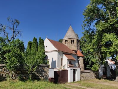 Románský kostelík v Řeznovicích